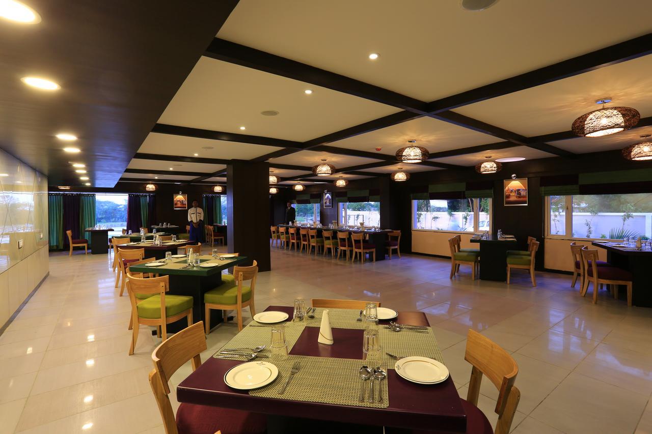 Nandan Kanan Hotel & Resort Sipra Exterior foto